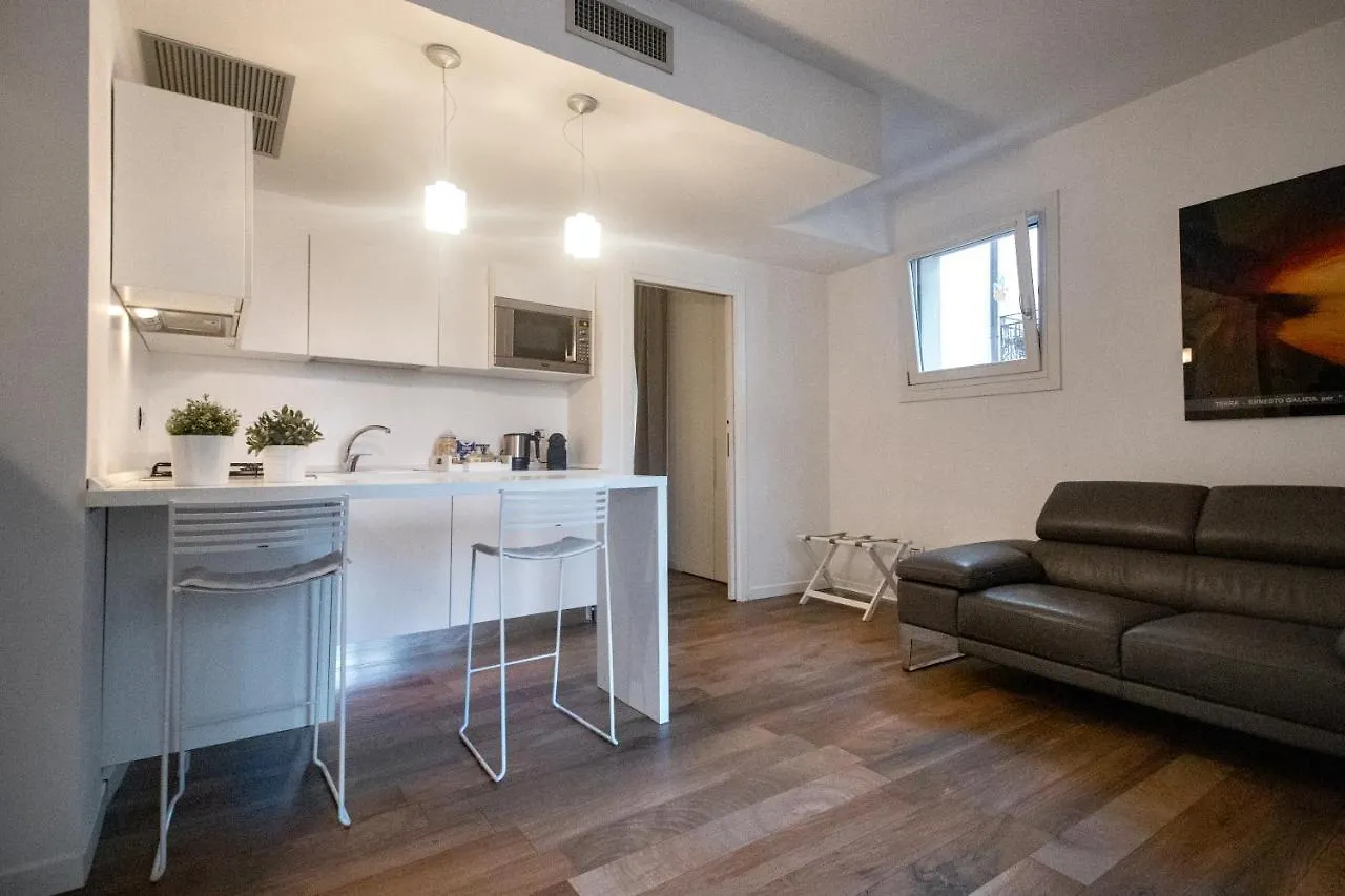 Santo Stefano Raro Rooms Collection 브린디시 2*,